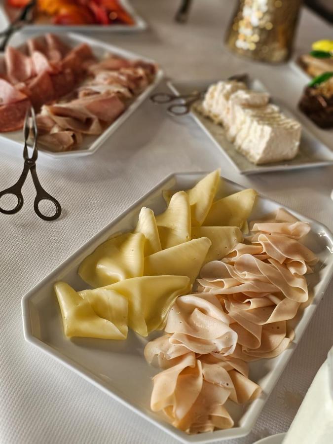 Kaan Hotel Radhimë 외부 사진