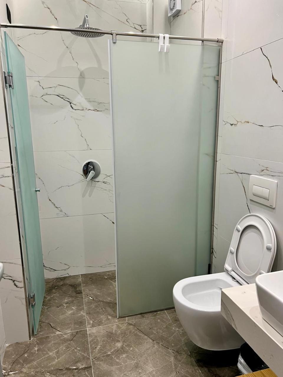 Kaan Hotel Radhimë 외부 사진